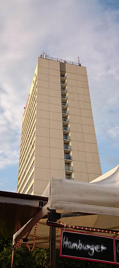 Hotel: Luxusbunker fussläufig vom Wurststand zu erreichen. Sensationell!